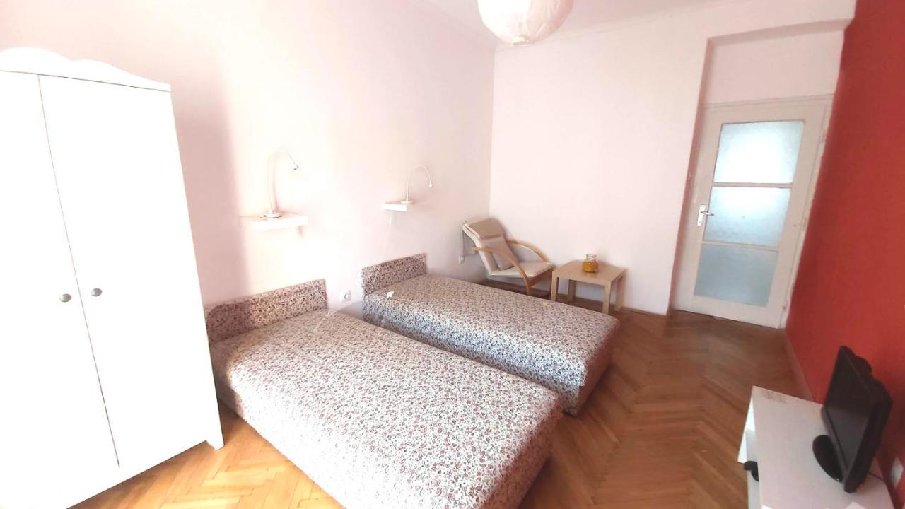 Eozin Apartman Pecs Exterior photo