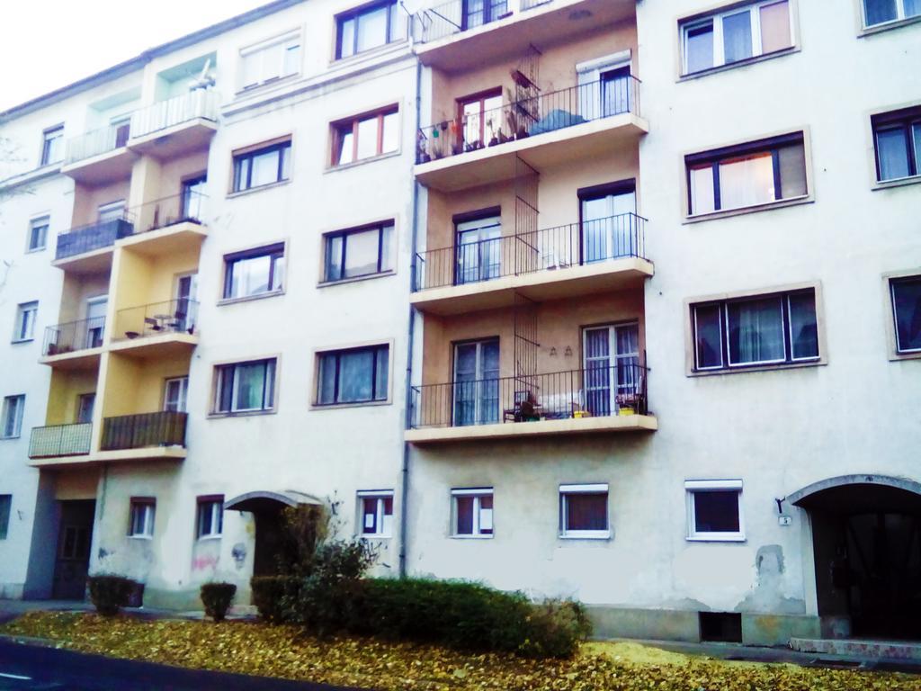 Eozin Apartman Pecs Exterior photo